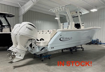 2025 Robalo R270 Ice Blue  Boat